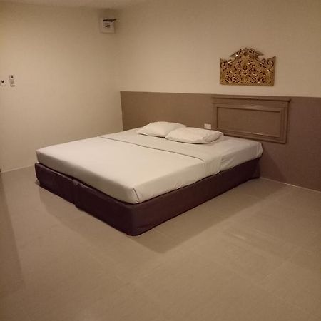 Tongpoon Hotel Бангкок Экстерьер фото