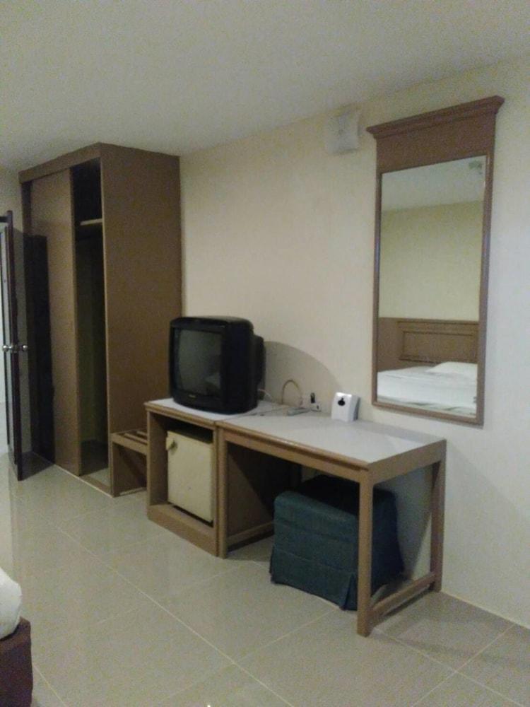 Tongpoon Hotel Бангкок Экстерьер фото