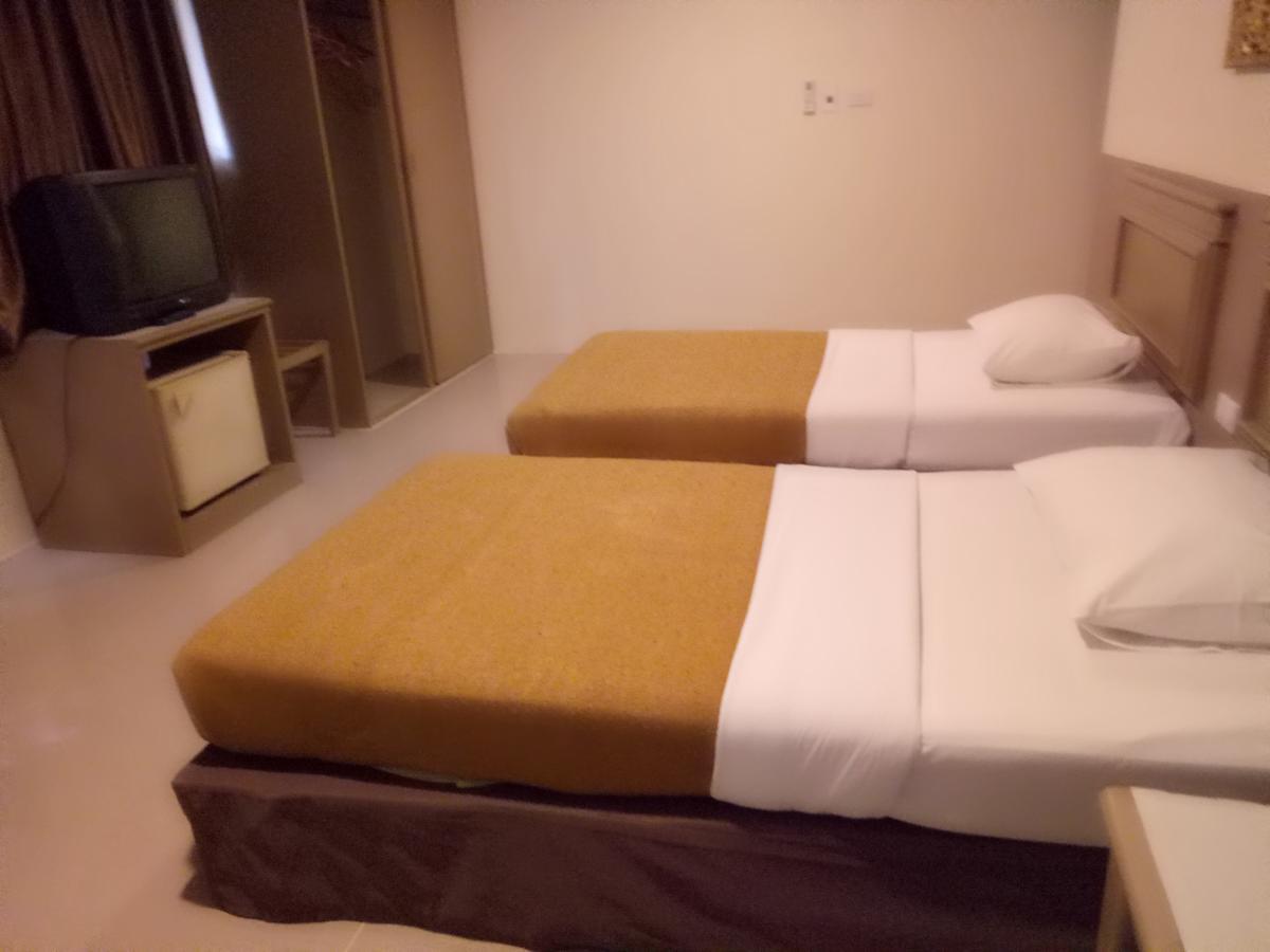 Tongpoon Hotel Бангкок Экстерьер фото