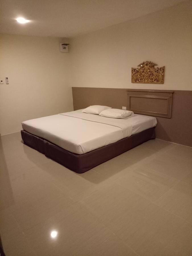 Tongpoon Hotel Бангкок Экстерьер фото