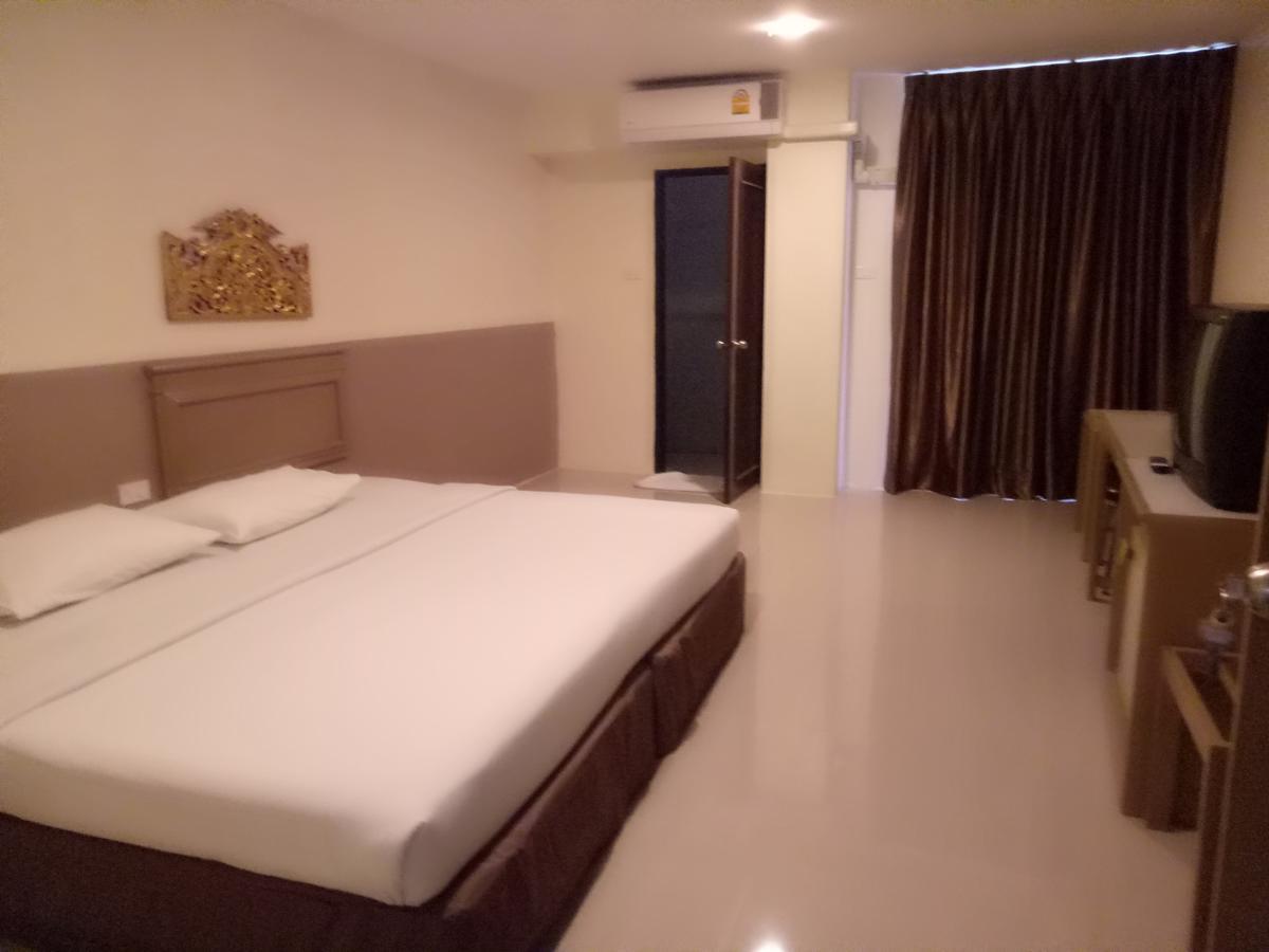Tongpoon Hotel Бангкок Экстерьер фото