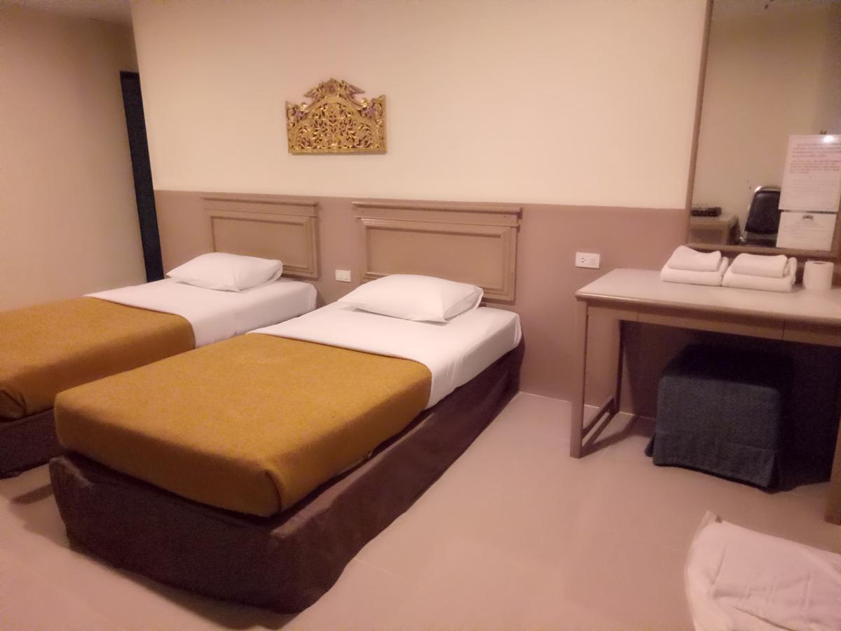 Tongpoon Hotel Бангкок Экстерьер фото